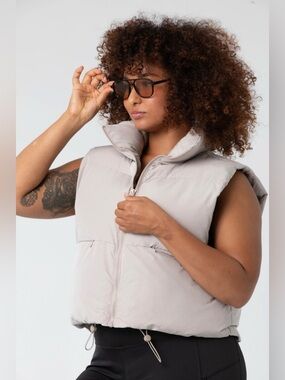 Savvi Ana Cropped Puffer Vest NWOT Taupe Lightweight Athleisure Jacket S